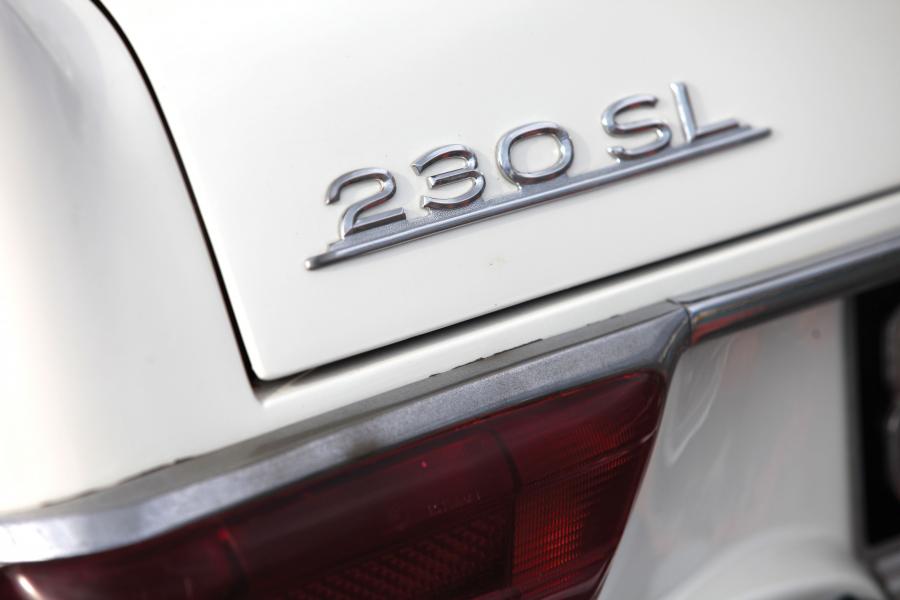  Mercedes-Benz 230 SL Coupe 1965 года  (фото 5 из 14)
